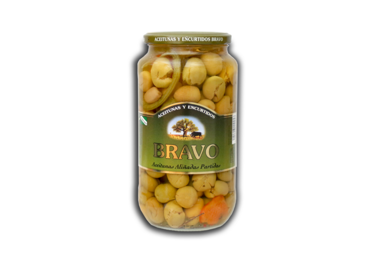 Cracked Aloreña green olives with pit in Andalusian-style marinade (PDO)